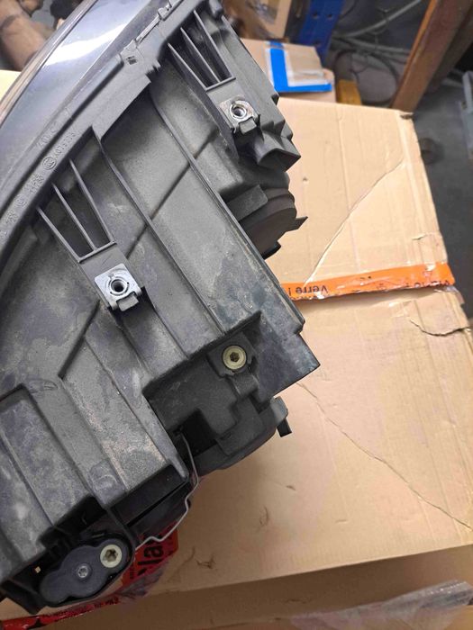 Lampy przód VW Transporter T6 H4, 7E1 lewa i prawa