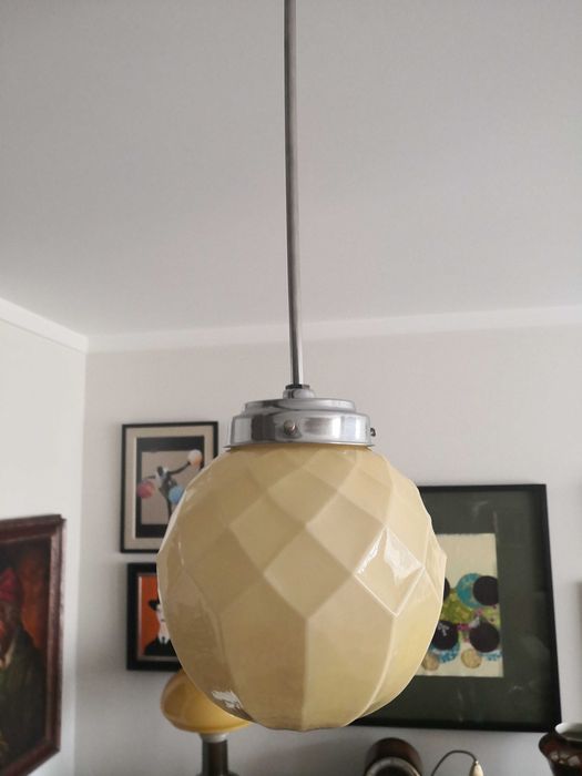 Candeeiro vintage, antigo, em vidro opalino bege