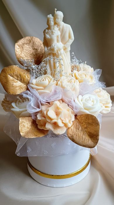 Flower Box ze świec sojowych ślubny z parą młodą