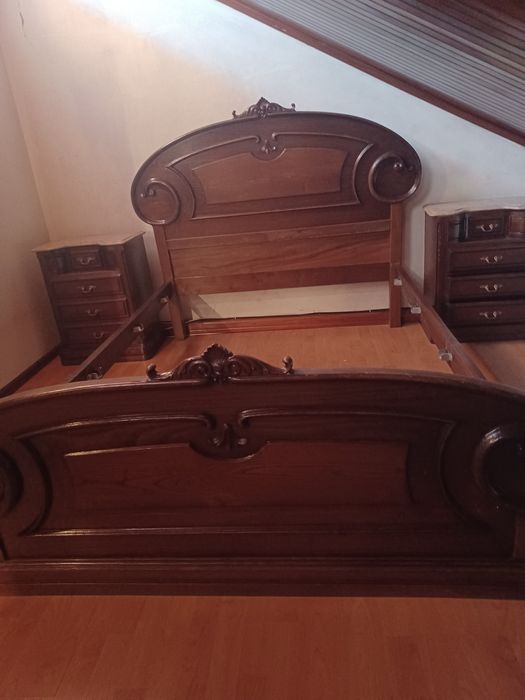 Quarto de casal em madeira maciça castanho