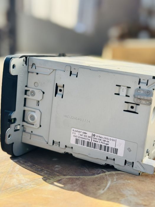 Продам штатну магнітолу на Тігуан