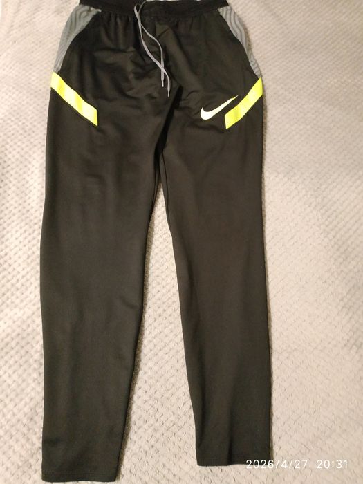 Spodnie dresowe damskie czarne, r M, firma Nike, używane