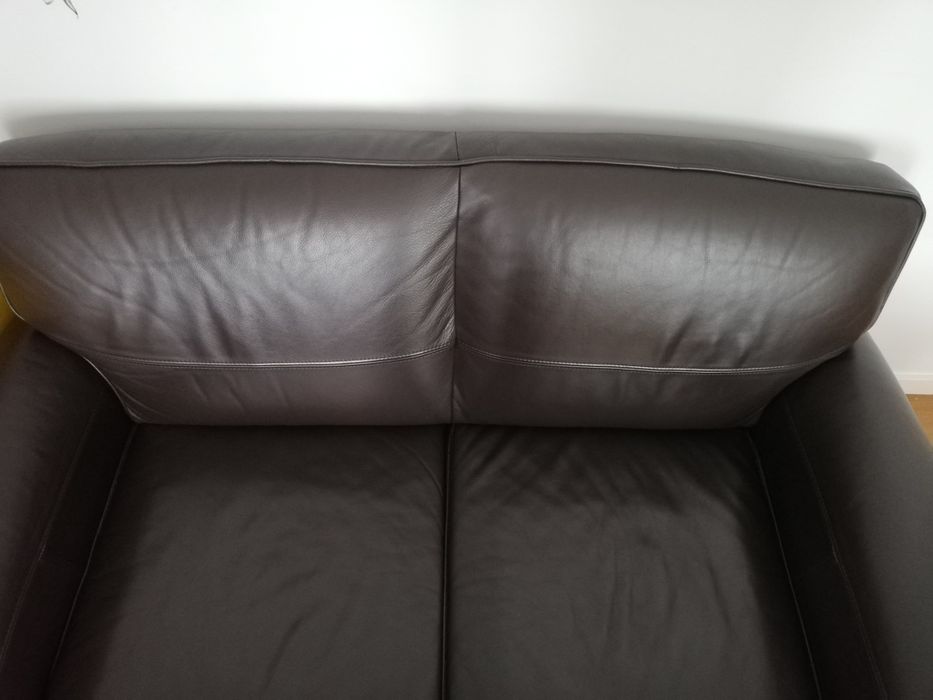Sofá em pele 2 lugares