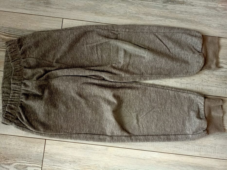 Spodnie dresowe 122  6 szt.