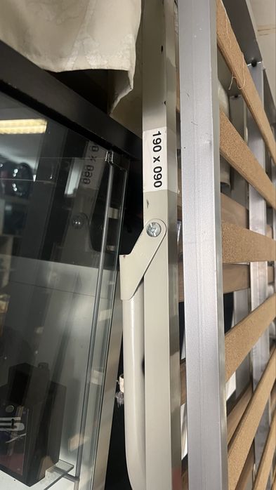 Estrado de solteiro como novo