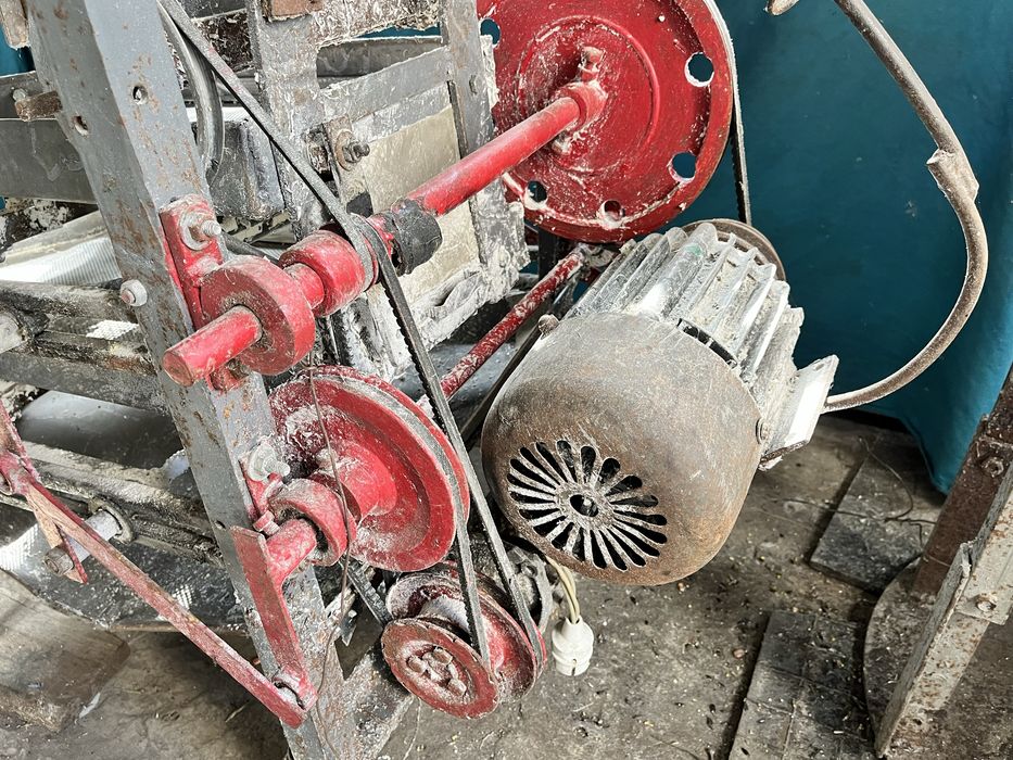 Калібрувальна машина для виготовлення крупи із електродвигуном