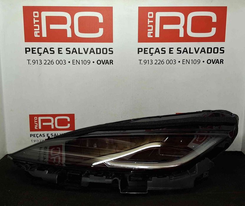 Ótica / Farol Esquerdo 1760888-00-F - TESLA MODEL 3