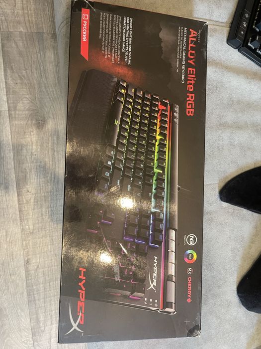 Alloy Elite RGB механична клавиатура