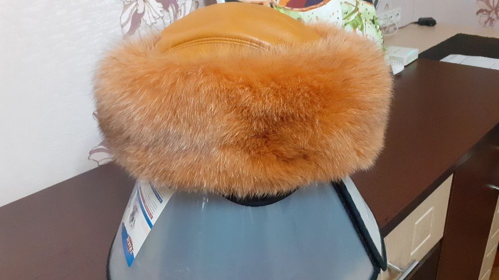 Меховой берет. Вставка кожа.
