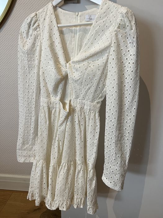 Sukienka ażurowa Laurella XS Loralie White