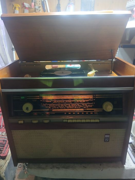 Продам радіо усе працює.