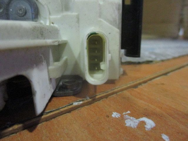 Fechadura / fecho porta frente direito MERCEDES-BENZ Classe C Carrinha