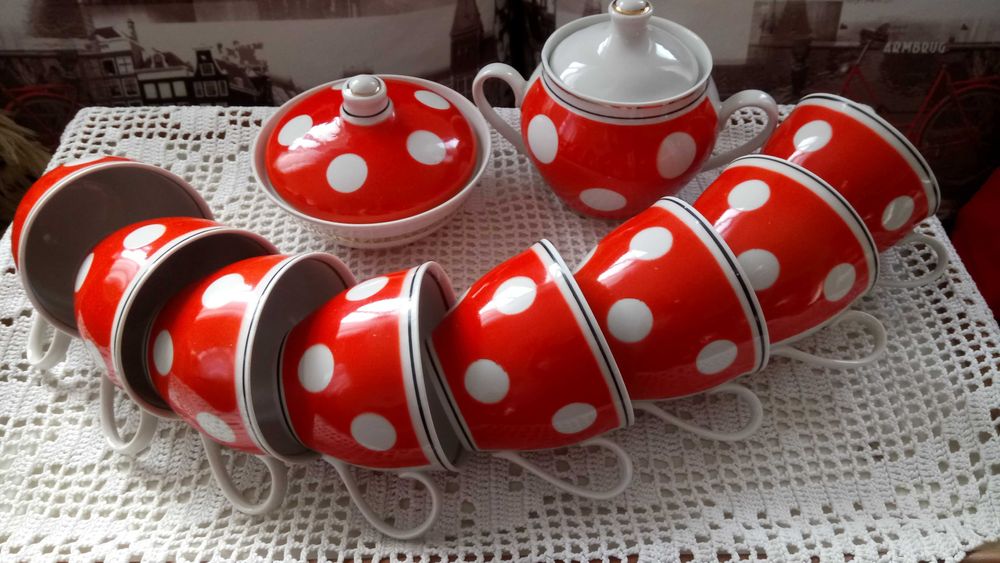 Фарфоровая посуда "Горох"(чайнички, сахарницы, чашки).