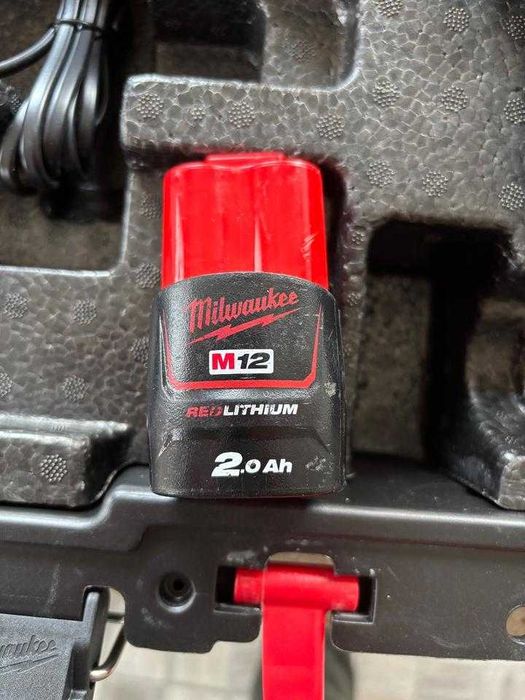 Milwaukee Laser krzyżowy M12 3PL