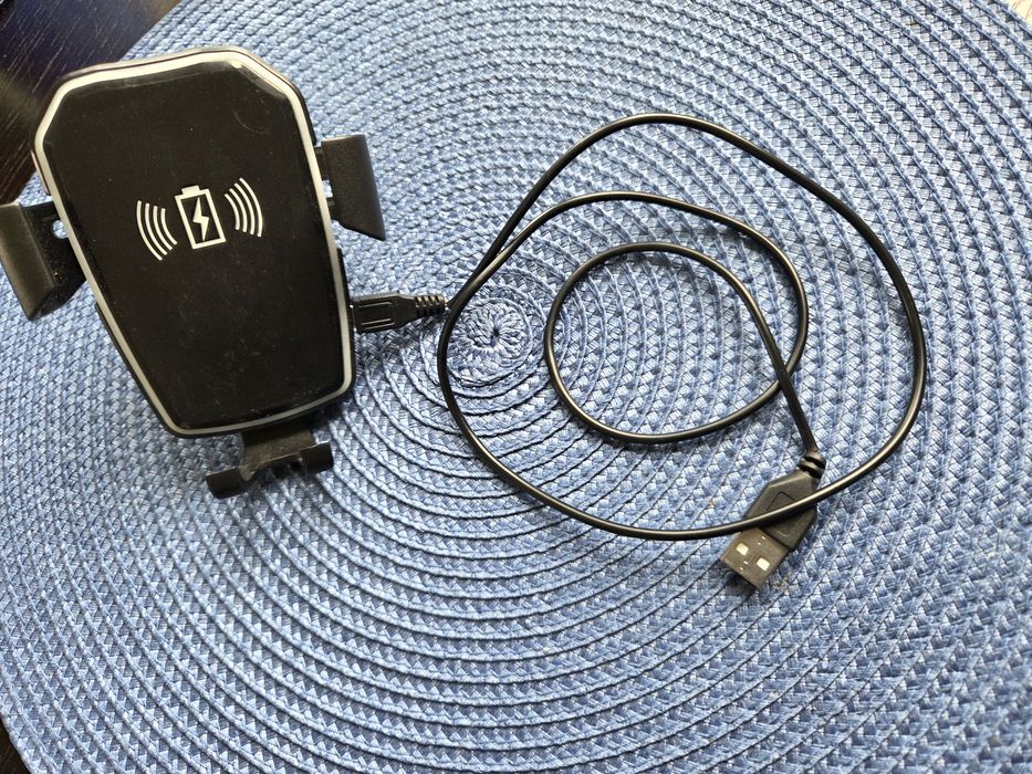 Ładowarka samochodowa indukcyjna