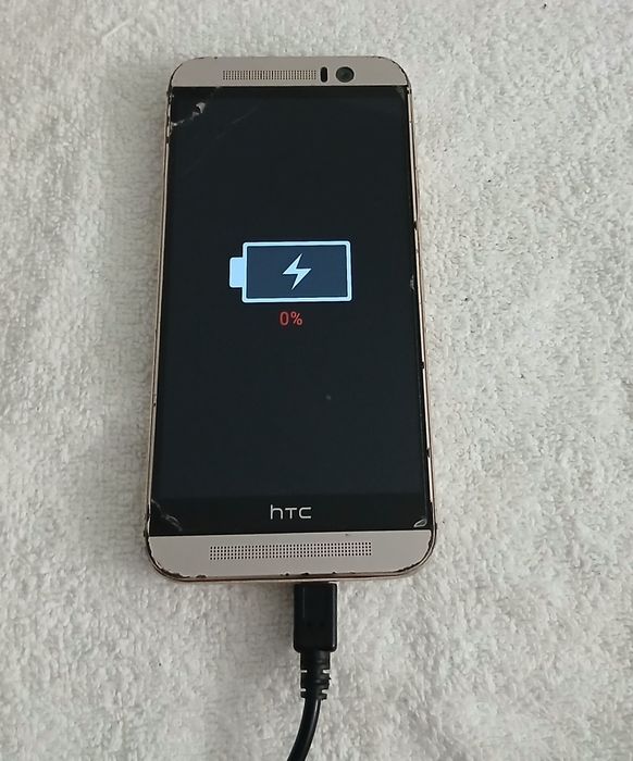 HTC Telémovel para peças ou arranjo modelo nas fotos