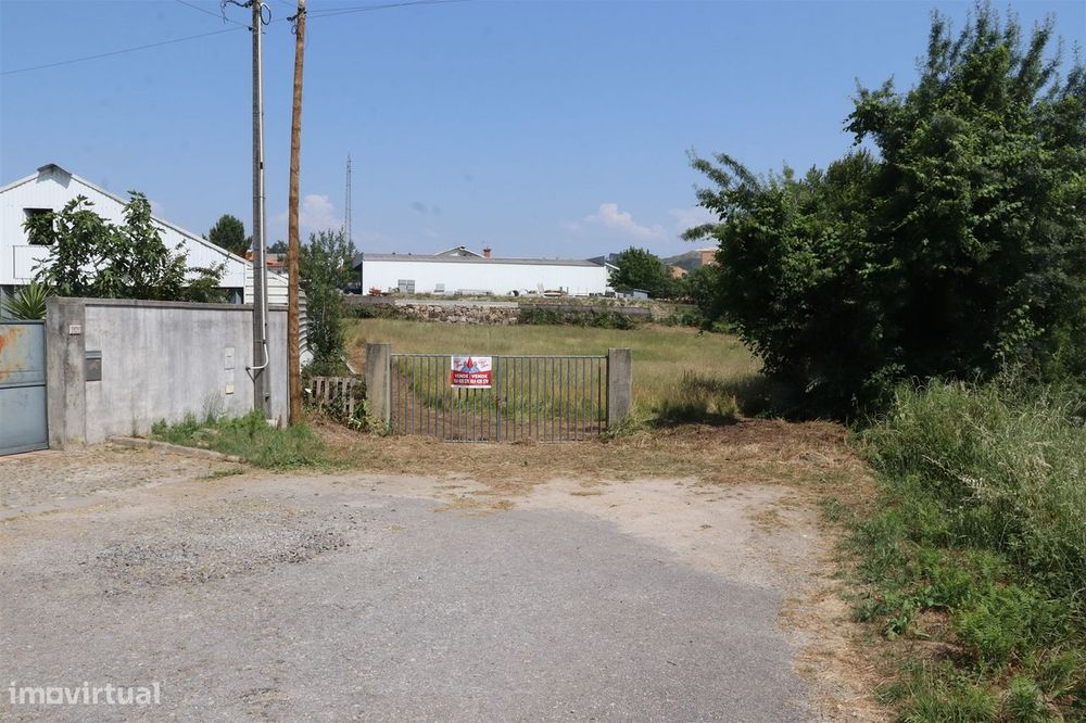 Lote de Terreno  Venda em Lustosa e Barrosas (Santo Estêvão),Lousada