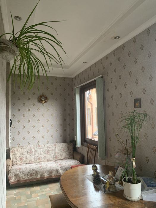 1 квартира Дмитра Гнатюка ( Толстого)