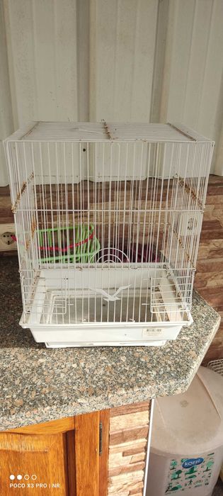 Gaiolas pequenas brancas