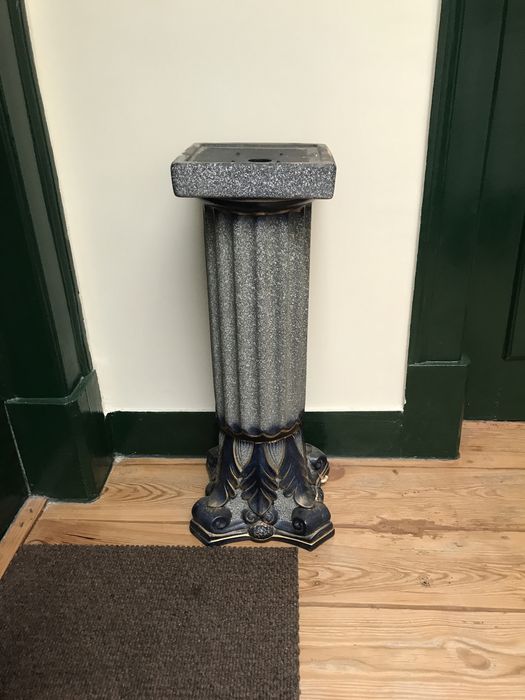 Peanha, jarro cristal e casquinha, molduras, jarra de cobre e vários