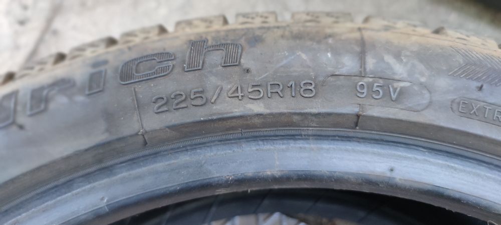 opony zimowe 225x45x18 BFGOODRICH 2szt 400zł 2016