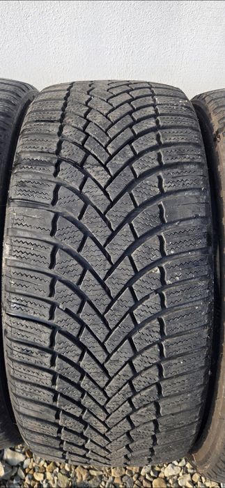 Bridgestone Blizzak LM005 225/40R19