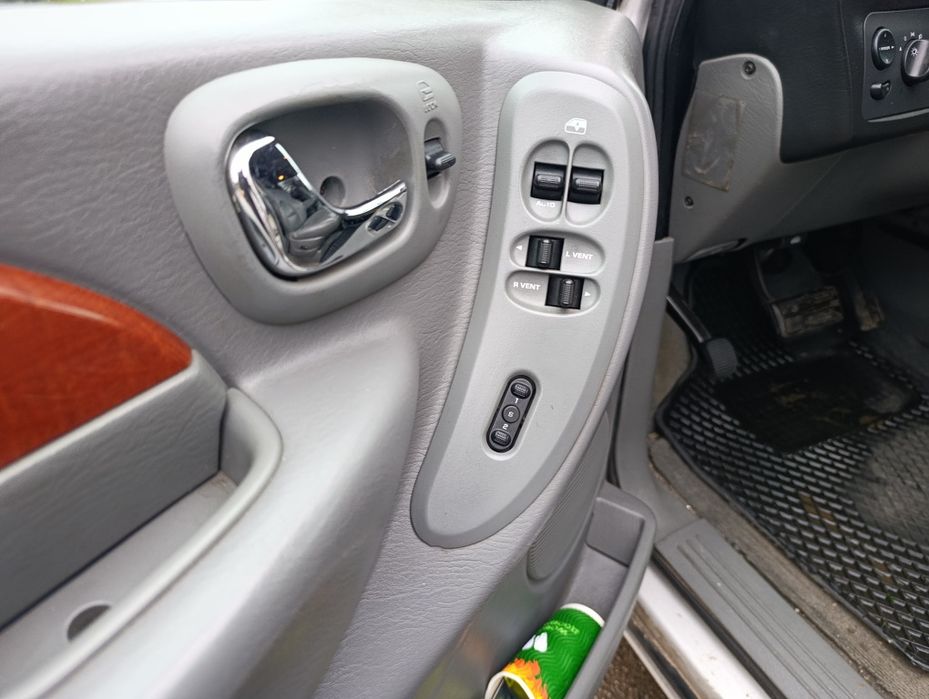 Крайслер Tawn & Country Limited 3.8i