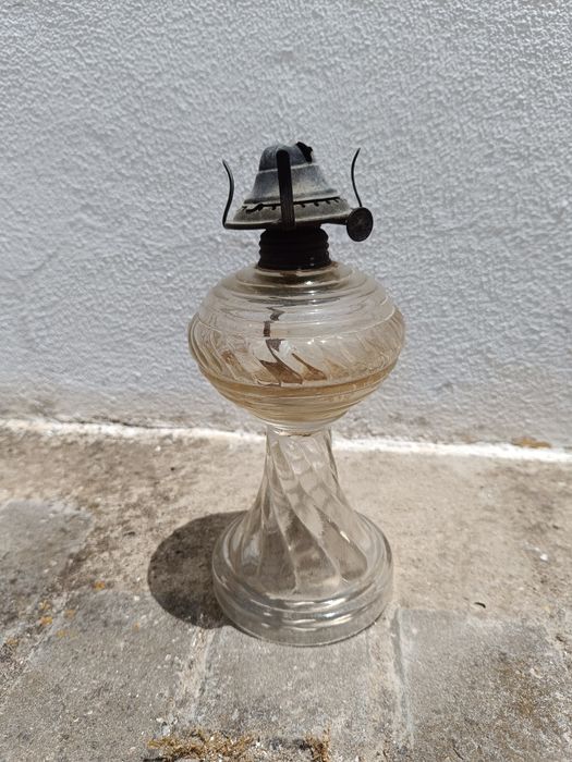 Candeeiro antigo a petróleo