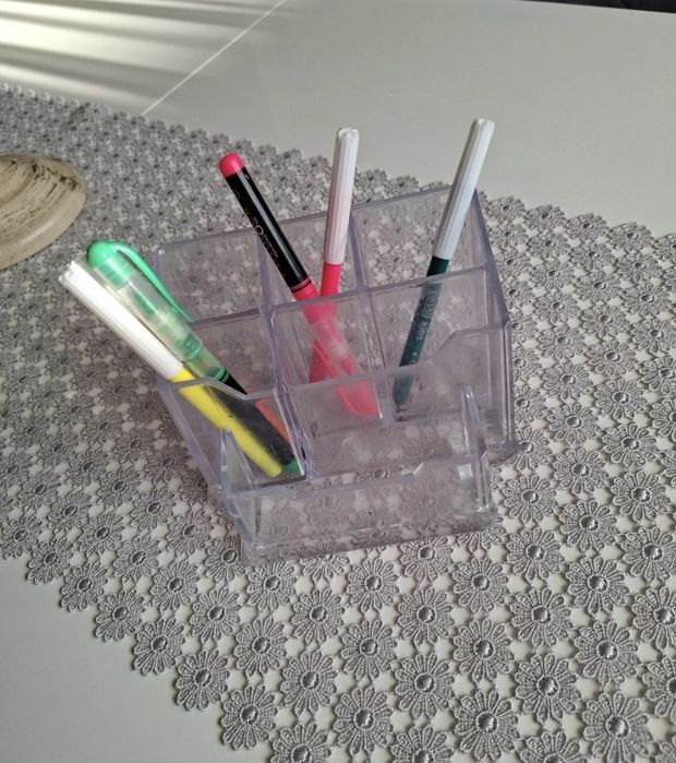 Pojemnik na przybory szkolne