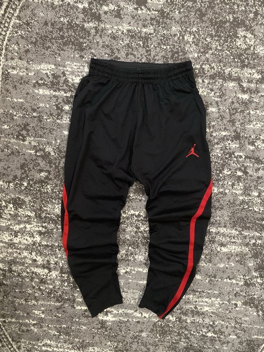 Штани Nike Jordan чорного кольору з червоними вставками М розмір нові колекції