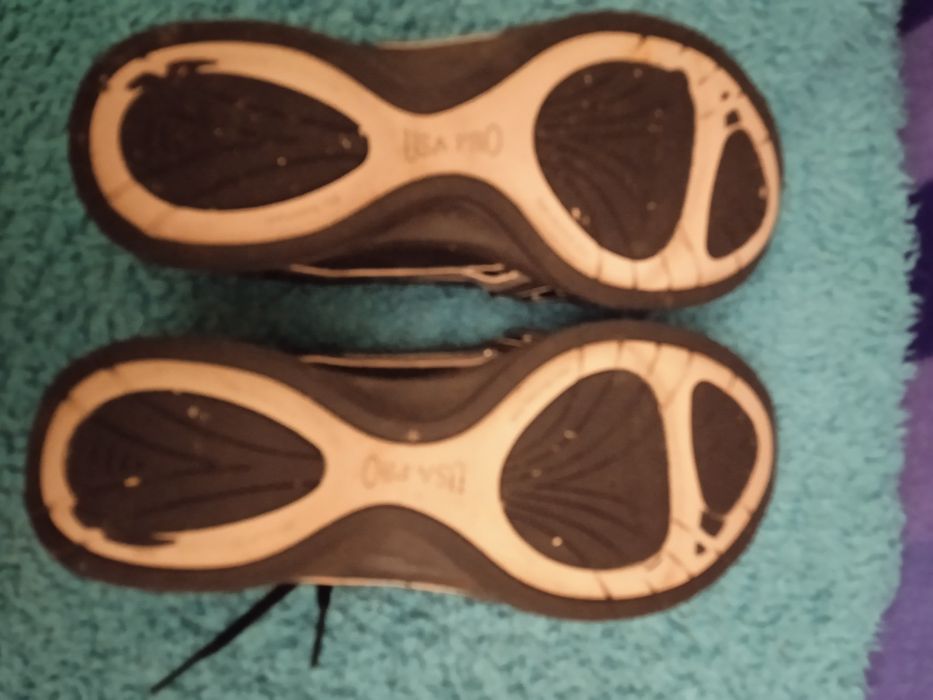 Продам кроссовки женские 37-38размер.