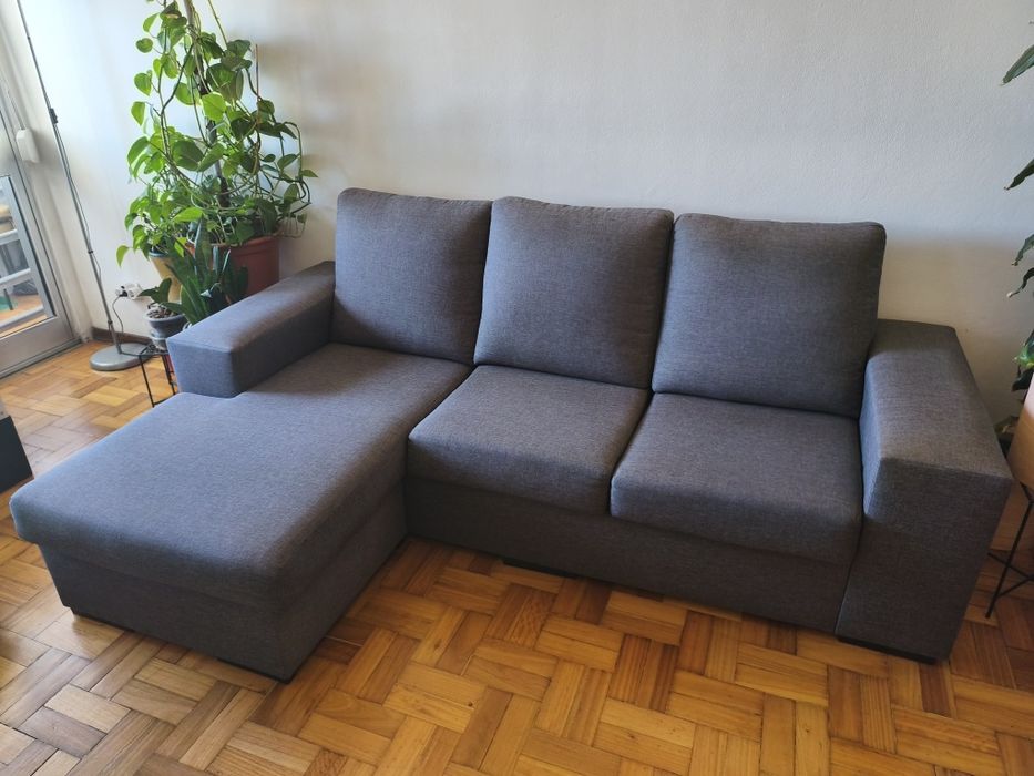 Sofá com chaise lounge (3 lugares)