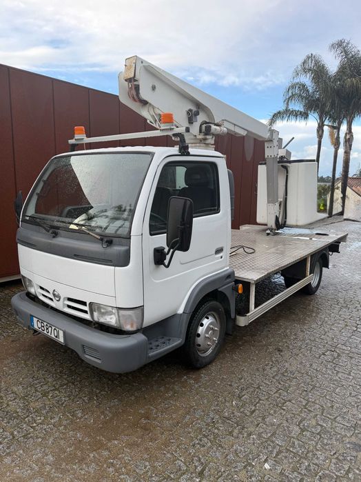 Nissan Cabstar plataforma elevatória 10mt