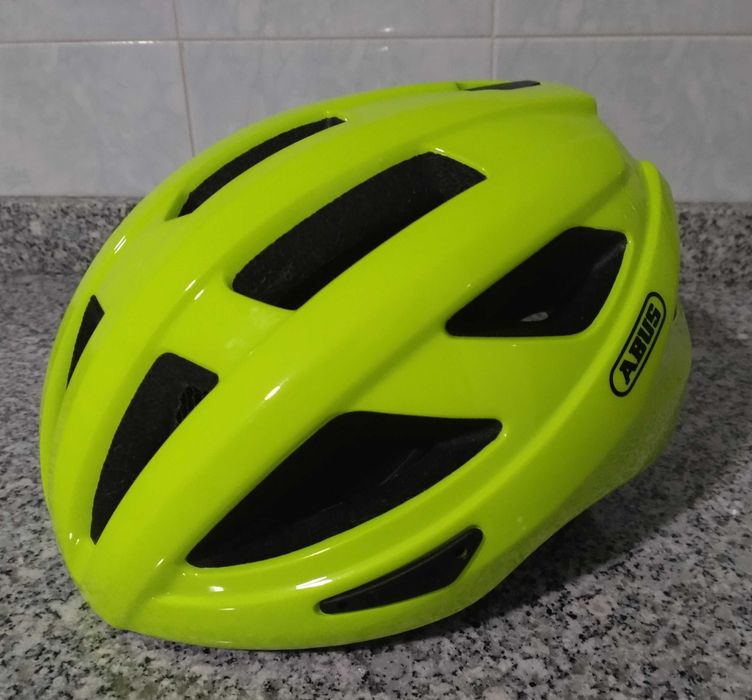 Capacete da marca "ABUS" para bicicleta NOVO!!!
