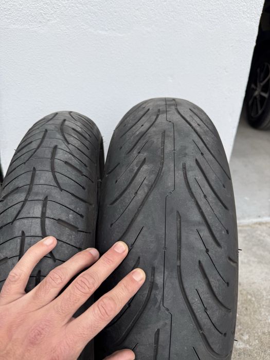 Pneus mota Michelin Pilot road 4