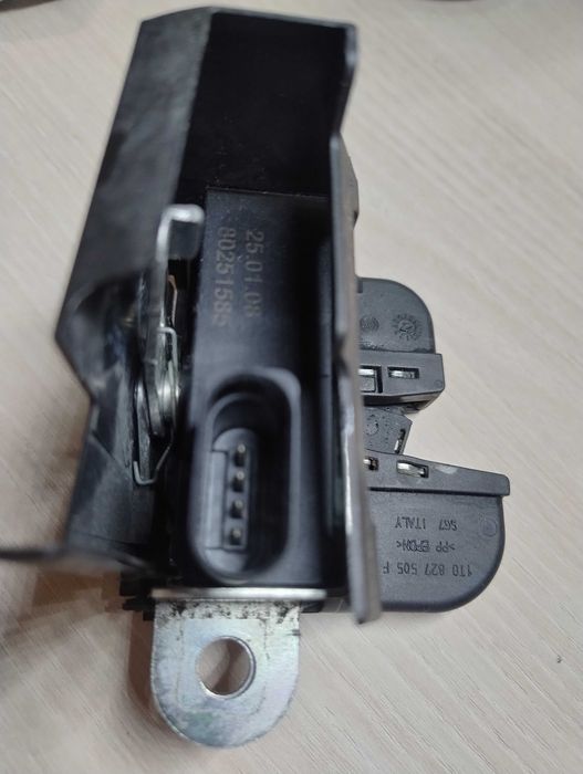 Замок кришки багажника, ляди Seat, VW Passat, Golf,Touran, 1TO827505F