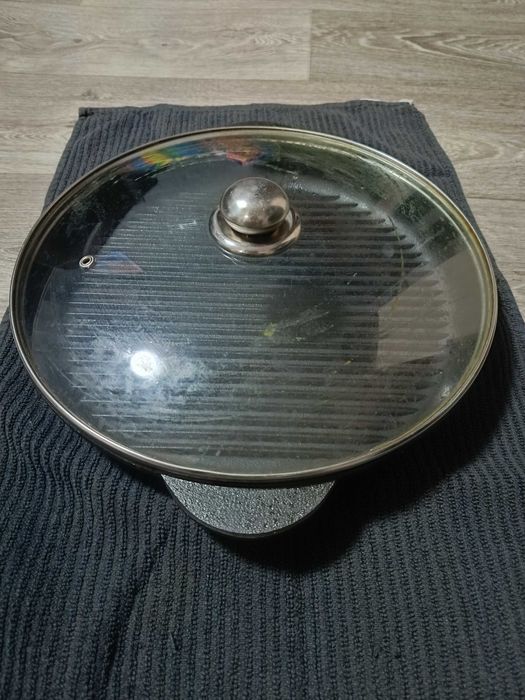 Сковорідка чавунна з кришкою діаметр 30 см