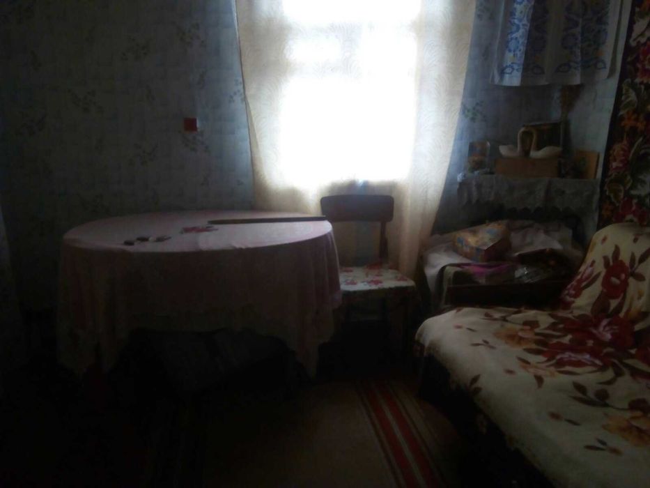 Продаємо за 9000 добротний будинок в центрі селища Малинівка