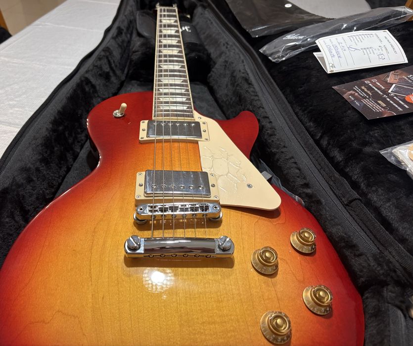 Gibson Les Paul Studio CherrySunburst 2024
