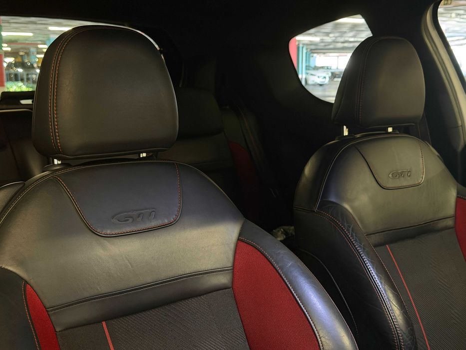 Peugeot 208 GTi - 2017