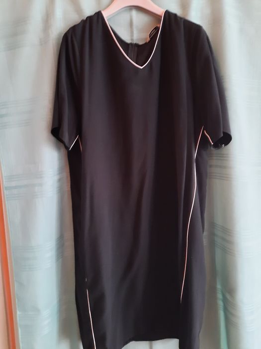 Czarna sukienka firmy Tatuum rozm. 44