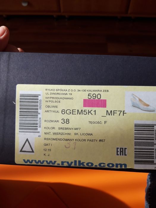 Eleganckie buty na koturnie