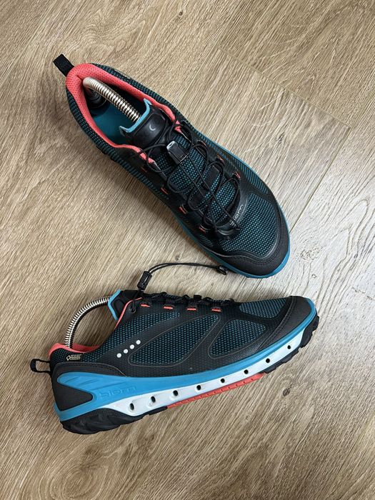 Продам БОМБЕЗНІ трекінгові кросівки Ecco Biom Venture GTX