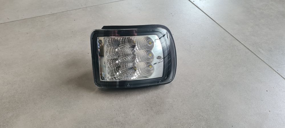 Lampa LED robocza boczna John Deere 3000l 30W