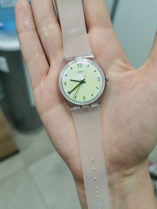 Zegarek swatch gent unisex opalizująca tarcza zmienia kolor