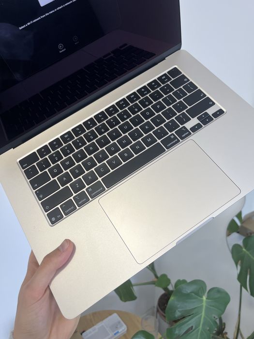 На деталі MacBook Air 15 M5 A3448