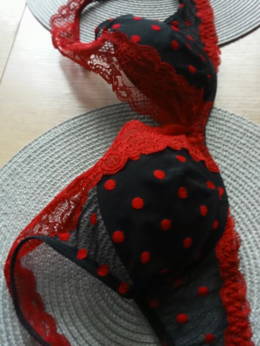 Biustonosz push up,balkonetka,z koronką Intimissimi Giorgia 75C