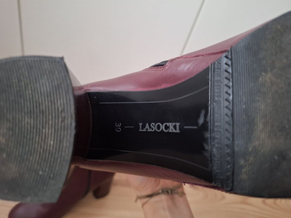 Botki Lasocki na słupku