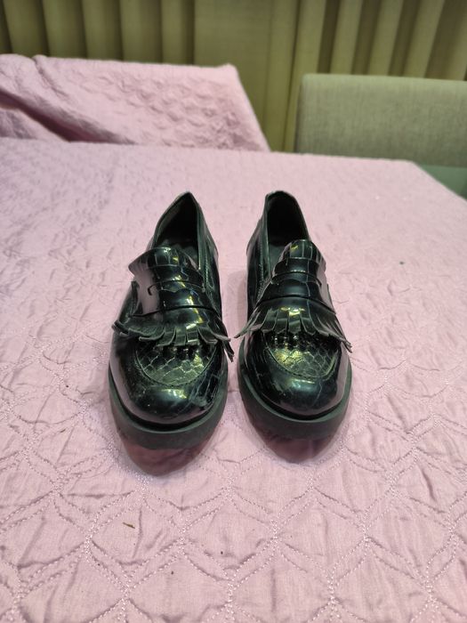 Sapatos pretos mulher