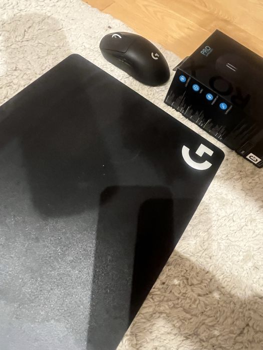 Logitech G Pro X Superlight + podkładka Logitech G - lekko używane